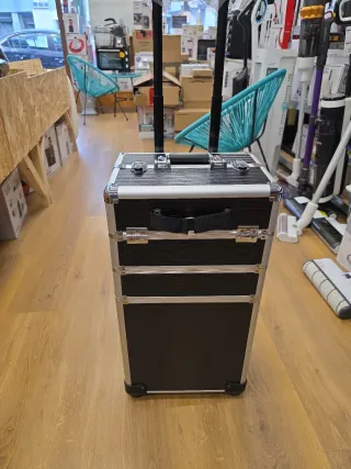 Maleta de maquillaje con ruedas