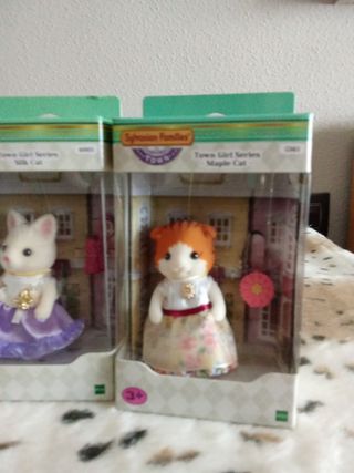 4 Figuras Sylvanian Families Vestidos