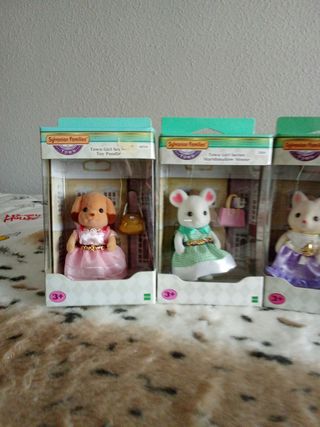 4 Figuras Sylvanian Families Vestidos