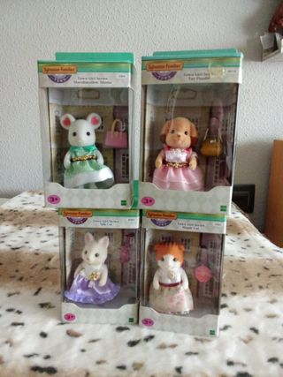 4 Figuras Sylvanian Families Vestidos
