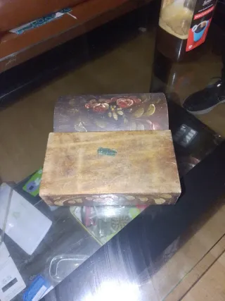 Caja de madera decorada