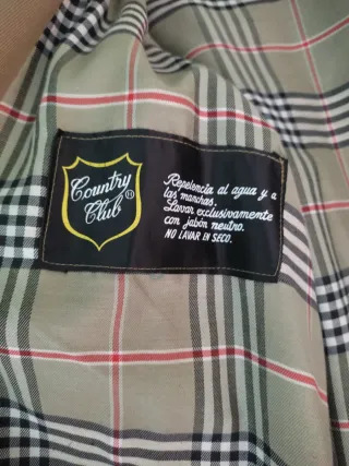 Abrigo beige con cuello de pelo