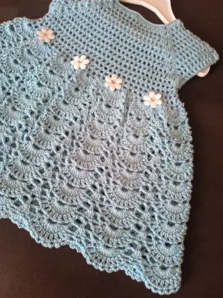 Vestido bebé crochet azul flores