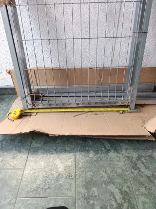 Puerta peatonal metálica