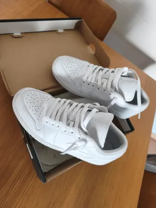 Nike Air Jordan 1 Low Blancas