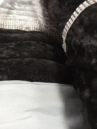 Edredón KELLY Negro y Plateado con 3 Cojines