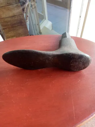 Horma de hierro antigua