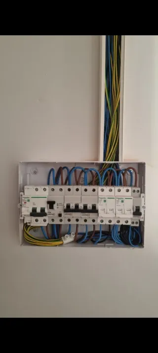 ⚡ELECTRICISTA en Elche - Rápido y Económico ⚡