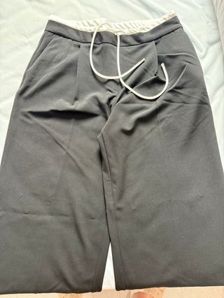 Pantalón negro ancho