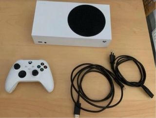 Xbox serie s 1TB, cables de conexión y 1 mando.
