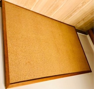 Tablero de corcho y madera