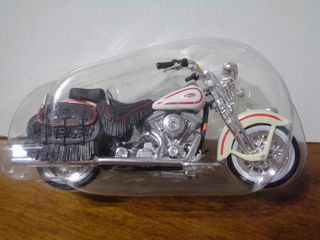 Harley Davidson FLSTS Heritage Springer 1/18