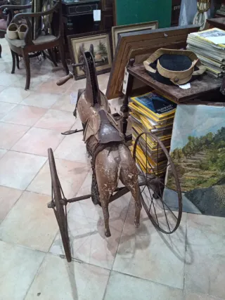 Triciclo antiguo caballo