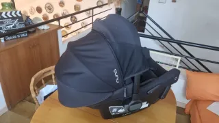 Silla coche Nuna Urban Negra en su caja