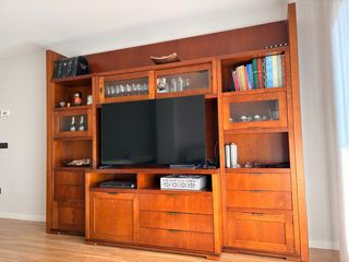 Mueble salón madera cerezo elegante