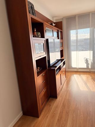 Mueble salón madera cerezo elegante