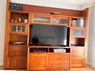 Mueble salón madera cerezo elegante