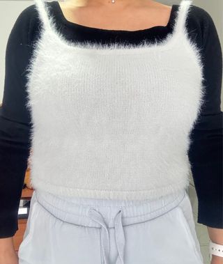 Top de punto blanco y negro