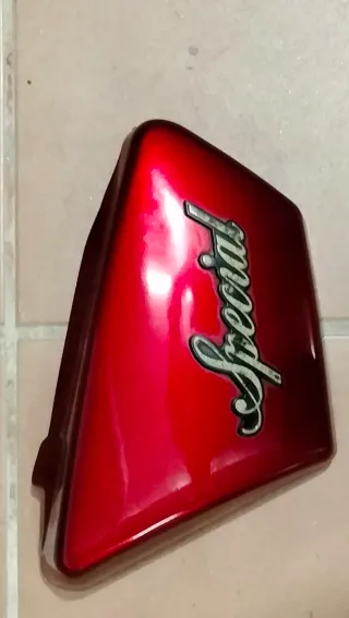 Tapa Lateral Yamaha SR 250 Special Roja
