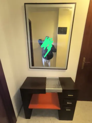 Recibidor de piso con espejo incluido