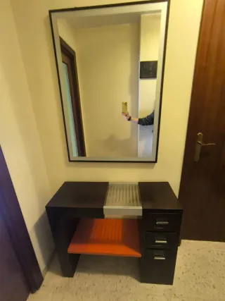 Recibidor de piso con espejo incluido