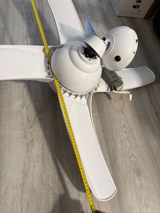 Ventilador de techo blanco