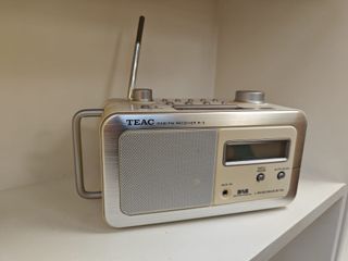 Radio TEAC R-3 DAB/FM