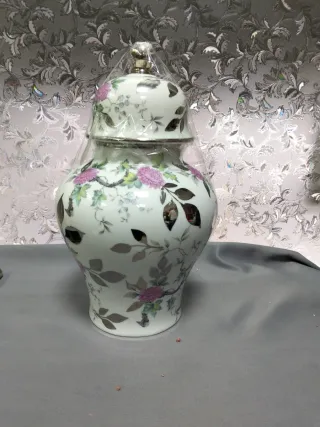 Jarrón con pintura de Plata.