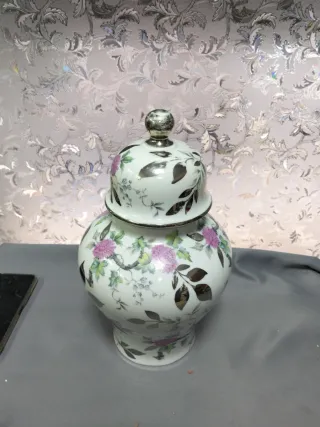 Jarrón con pintura de Plata.