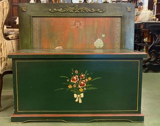 Baúl de Madera Verde con Pintura Floral