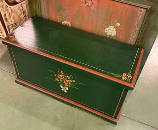 Baúl de Madera Verde con Pintura Floral