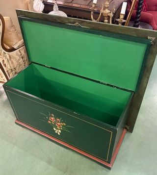 Baúl de Madera Verde con Pintura Floral
