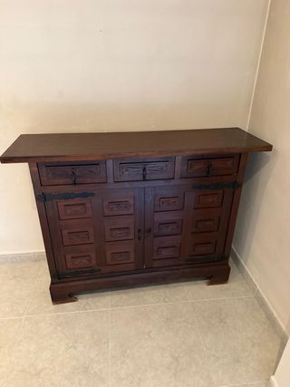 Vendo cómoda de madera en muy buen estado. Mueble