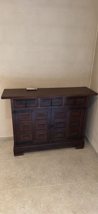 Vendo cómoda de madera en muy buen estado. Mueble