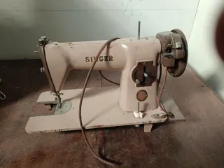 Máquina de coser Singer antigua