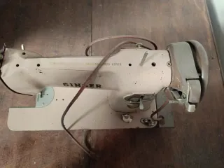 Máquina de coser Singer antigua