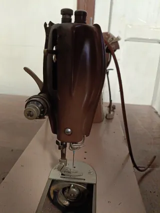 Máquina de coser Singer antigua