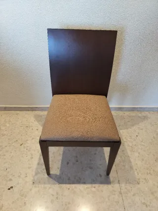 Conjunto mesa y 6 sillas en madera de nogal