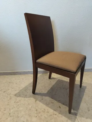 Conjunto mesa y 6 sillas en madera de nogal