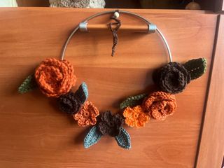 Decoración de pared con flores hecho a mano