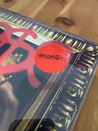 vinile sfera ebbasta “famoso” oro trasparente