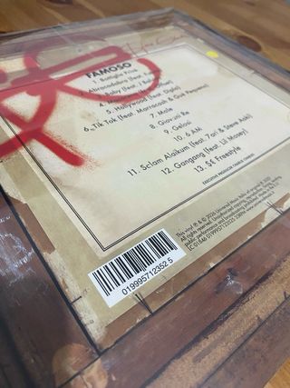 vinile sfera ebbasta “famoso” oro trasparente