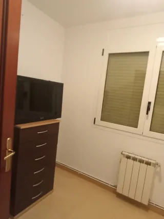 Se alquila habitación