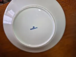 Plato porcelana azul decoración escudo