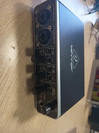 Interfaz Audio Behringer U-phoria UMC202HD