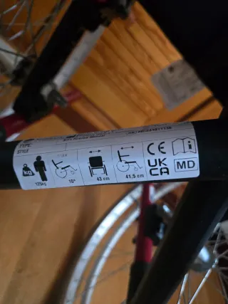 Silla de ruedas plegable.