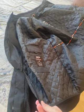 Chaqueta de moto con protecciones