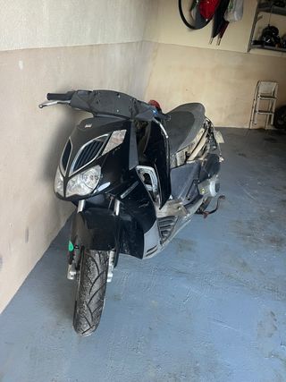 Aprilia Sporcity 250i Negra