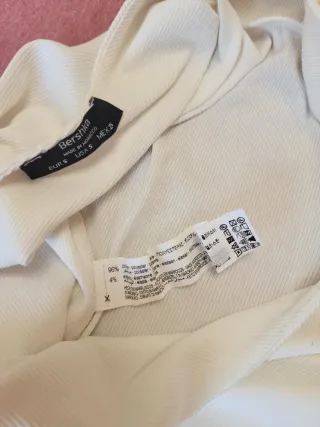 Blusa blanco roto bershka