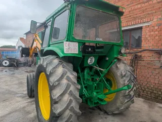 Tractor John Deere 3135 con pala